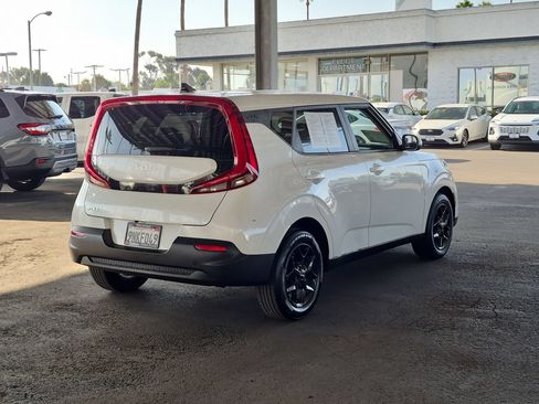 Used 2022 Kia Soul LX w/ Technology Package FWD image 8