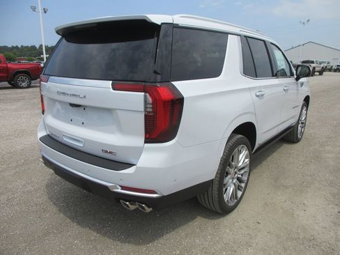 New 2026 GMC Yukon Denali w/ Denali Reserve Package AWD/4WD image 4