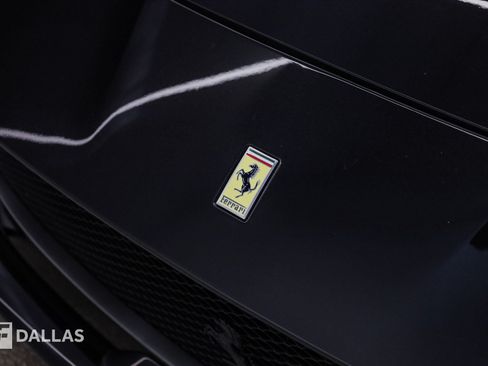 Used 2018 Ferrari 812 Superfast RWD image 19