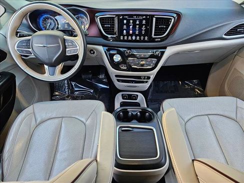 Used 2017 Chrysler Pacifica Limited w/ UConnect Theater Package image 17