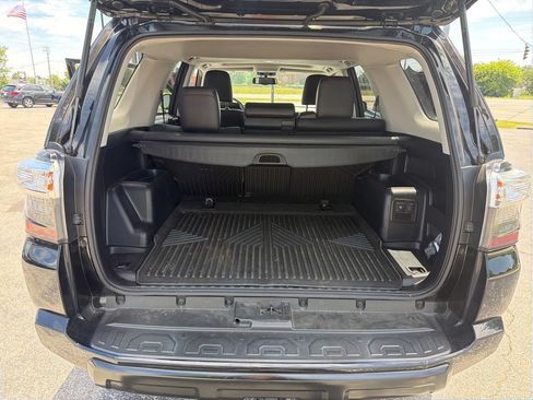 Used 2018 Toyota 4Runner TRD Off-Road Premium AWD/4WD image 8