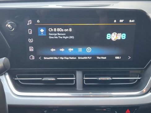 Used 2026 Chevrolet Trax LT w/ LT Convenience Package FWD image 4
