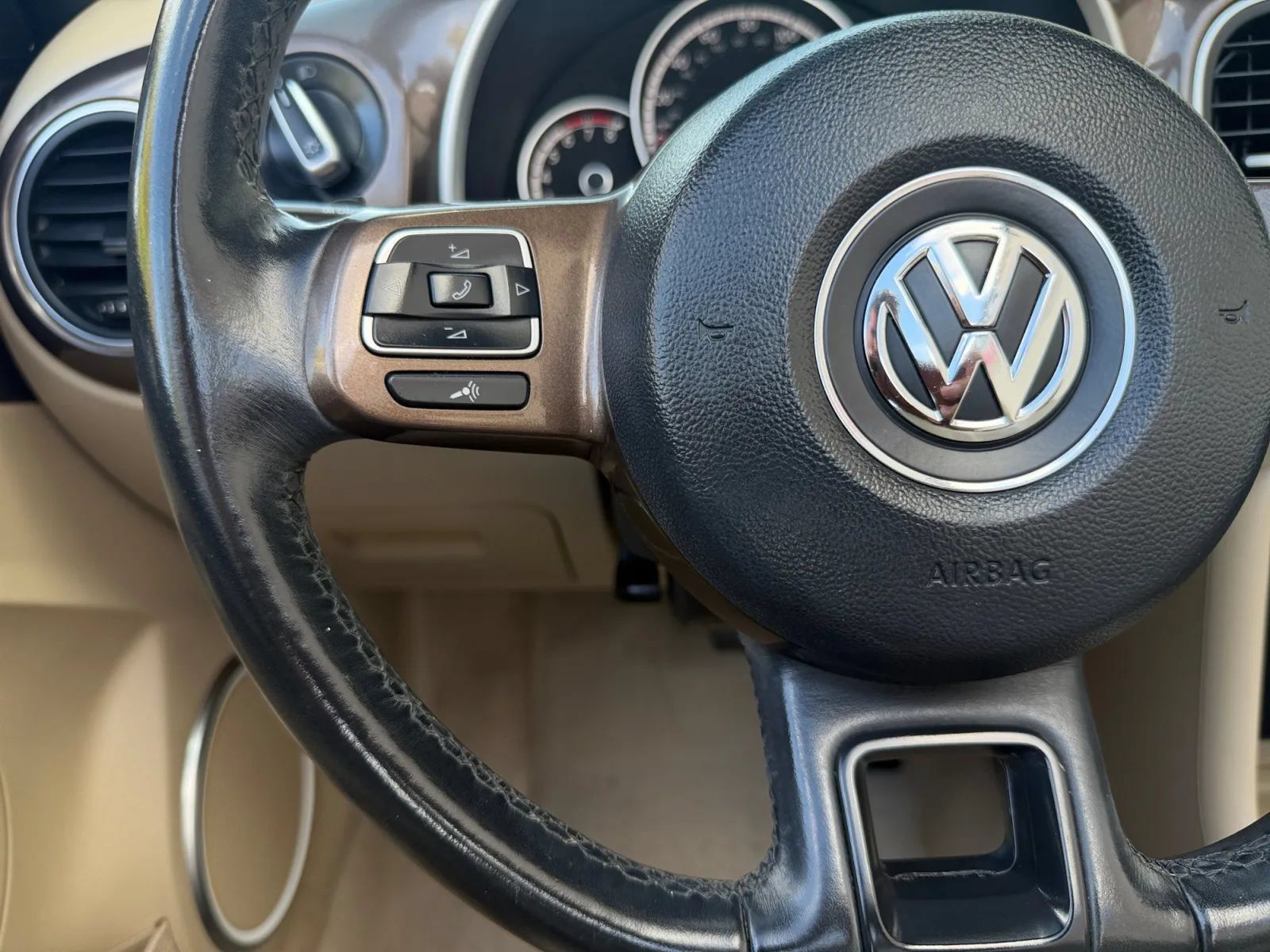 Used 2015 Volkswagen Beetle 1.8T FWD image 27