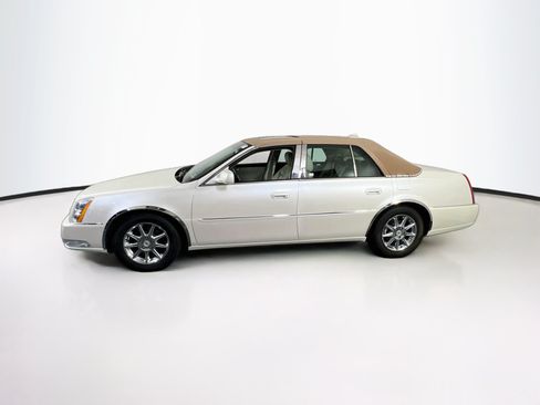 Used 2011 Cadillac DTS Luxury FWD image 8