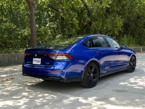 Used 2025 Honda Accord Sport image 9