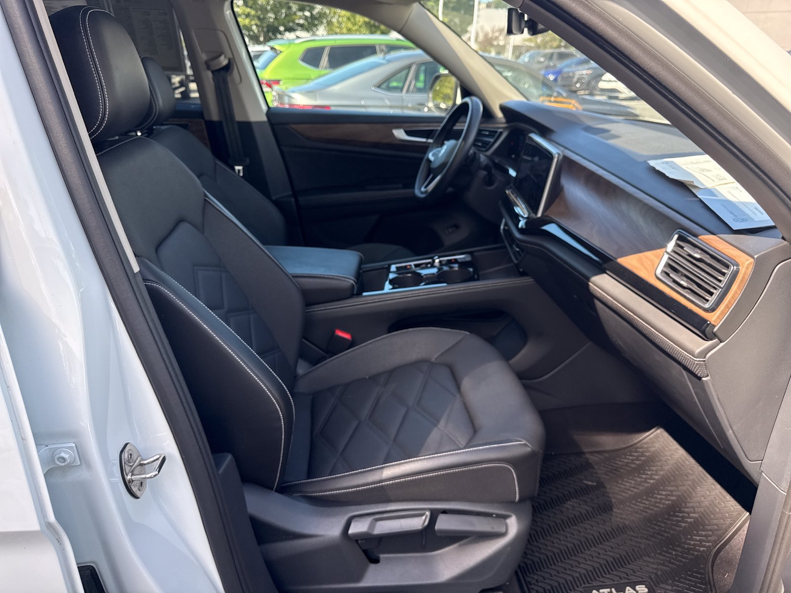 Certified 2024 Volkswagen Atlas SE w/ Panoramic Sunroof Package AWD/4WD image 41