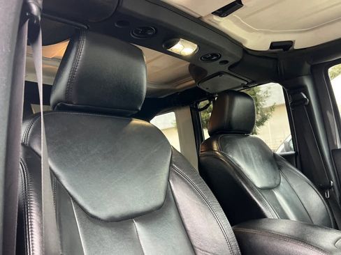 Used 2017 Jeep Wrangler Unlimited Sahara image 19