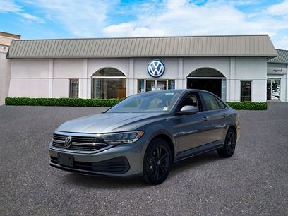 Used 2023 Volkswagen Jetta SE w/ Panoramic Sunroof Package