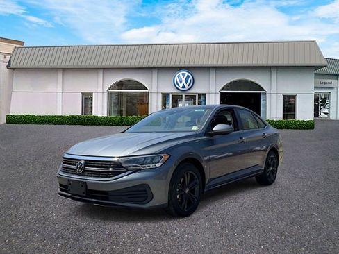 Used 2023 Volkswagen Jetta SE w/ Panoramic Sunroof Package FWD image 1