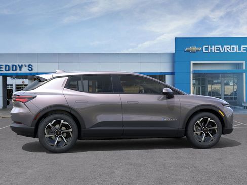 New 2026 Chevrolet Equinox EV LT image 6