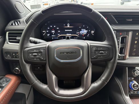 Used 2024 GMC Yukon XL Denali Ultimate AWD/4WD image 18