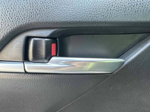 Used 2018 Toyota Camry SE FWD image 40