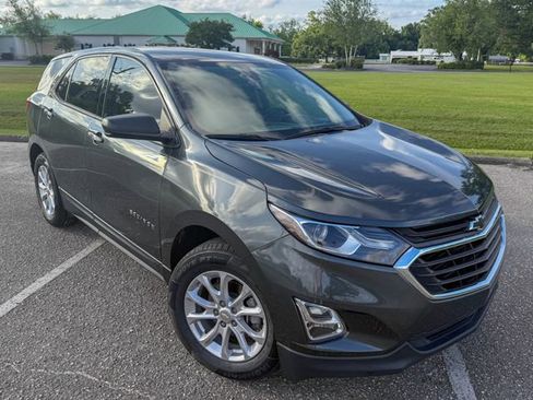 Used 2019 Chevrolet Equinox LS w/ LS Convenience Package FWD image 2