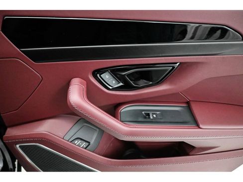 Used 2025 Lamborghini Urus SE image 27