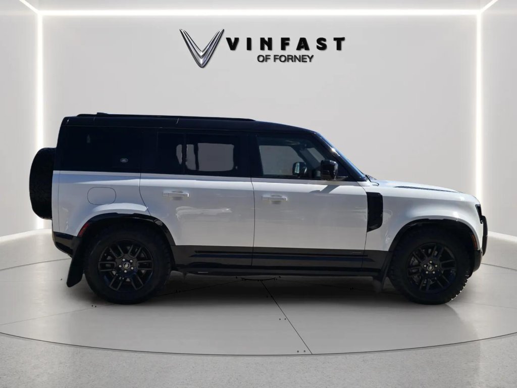 Used 2021 Land Rover Defender 110 X-Dynamic SE AWD/4WD image 6