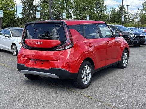 Used 2025 Kia Soul LX w/ LX Technology Package image 2