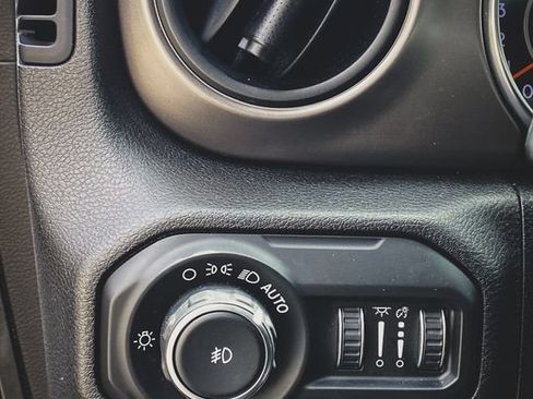 Used 2020 Jeep Wrangler Sport AWD/4WD image 9
