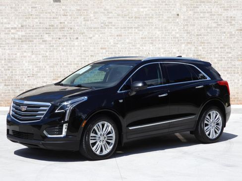 Used 2018 Cadillac XT5 Premium Luxury w/ LPO, Wheel Lock Package AWD/4WD image 18