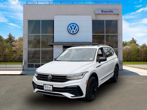 Used 2024 Volkswagen Tiguan SE R-Line AWD/4WD image 4