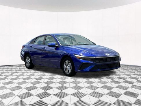 New 2025 Hyundai Elantra SE image 17