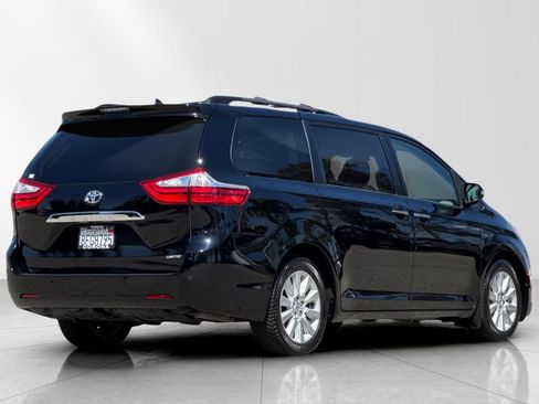 Used 2017 Toyota Sienna Limited Premium w/ Advanced Technology Package FWD image 3