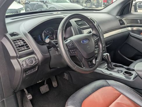 Used 2019 Ford Explorer XLT w/ Equipment Group 202A FWD image 32
