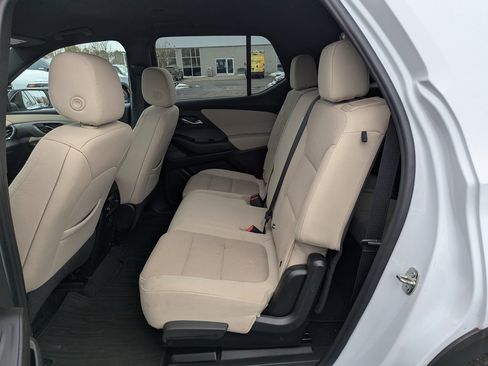 Used 2023 Chevrolet Traverse LS image 15