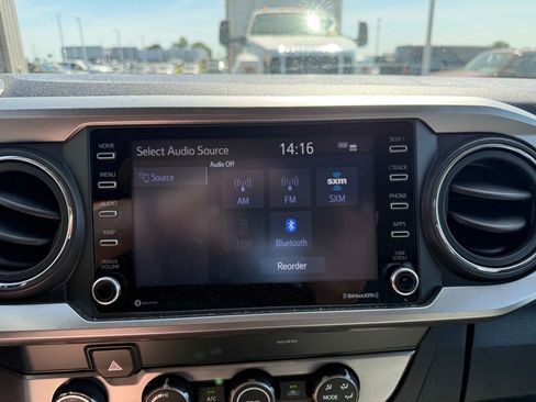 Used 2022 Toyota Tacoma SR5 w/ SR5 Appearance Package (SM) image 12