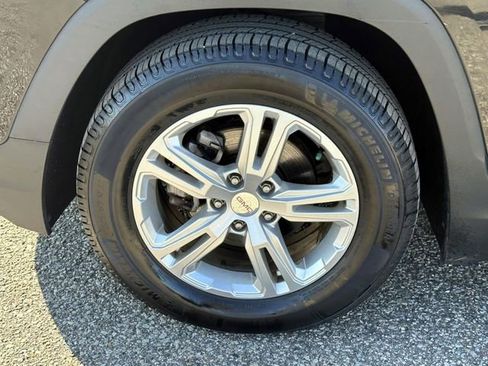 Used 2019 GMC Terrain SLE w/ Driver Convenience Package image 10