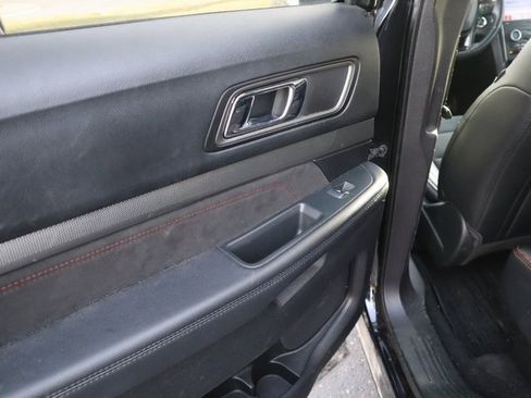 Used 2019 Ford Explorer XLT w/ Equipment Group 202A image 10