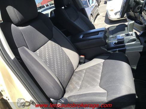 Used 2019 Toyota Tundra SR5 w/ SR5 Upgrade Package AWD/4WD image 23