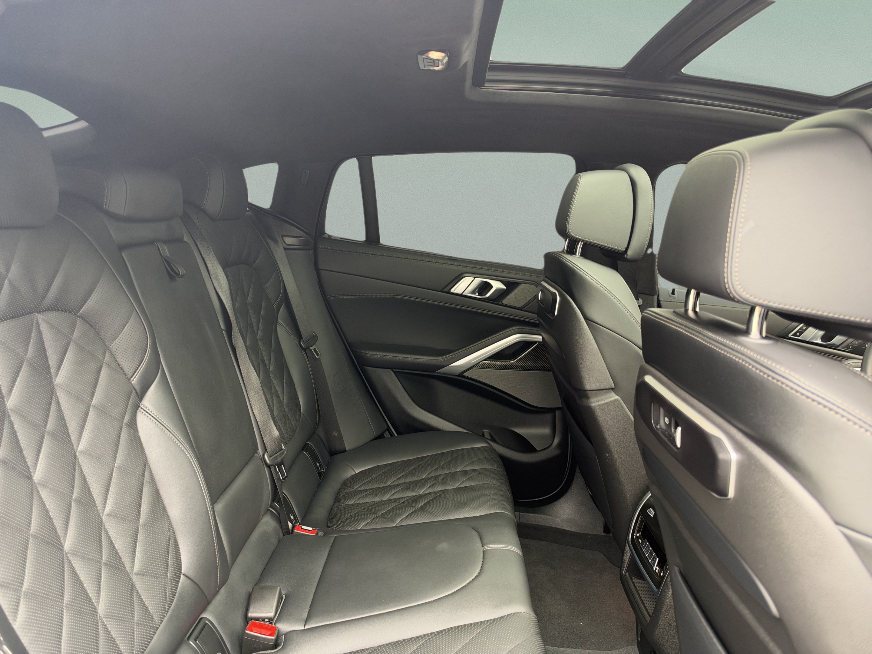Used 2026 BMW X6 M60i AWD/4WD image 28
