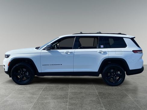Used 2023 Jeep Grand Cherokee L Laredo AWD/4WD image 2