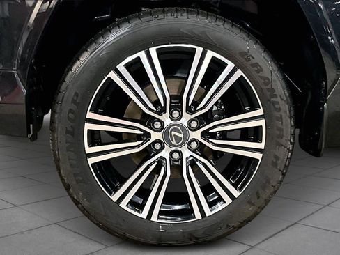 Used 2025 Lexus LX 600 4WD w/ Luxury Package image 10