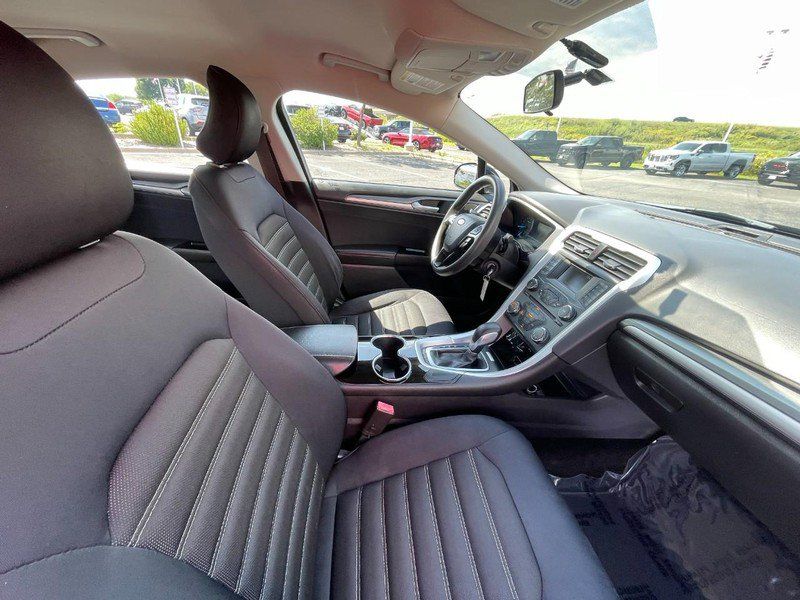 Used 2015 Ford Fusion SE FWD image 7