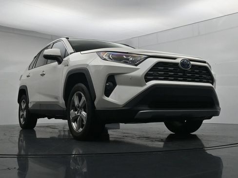 Used 2020 Toyota RAV4 Limited AWD/4WD image 18