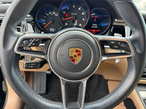 Used 2021 Porsche Macan image 25