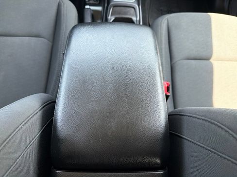 Used 2019 Jeep Wrangler Unlimited Sport S AWD/4WD image 35