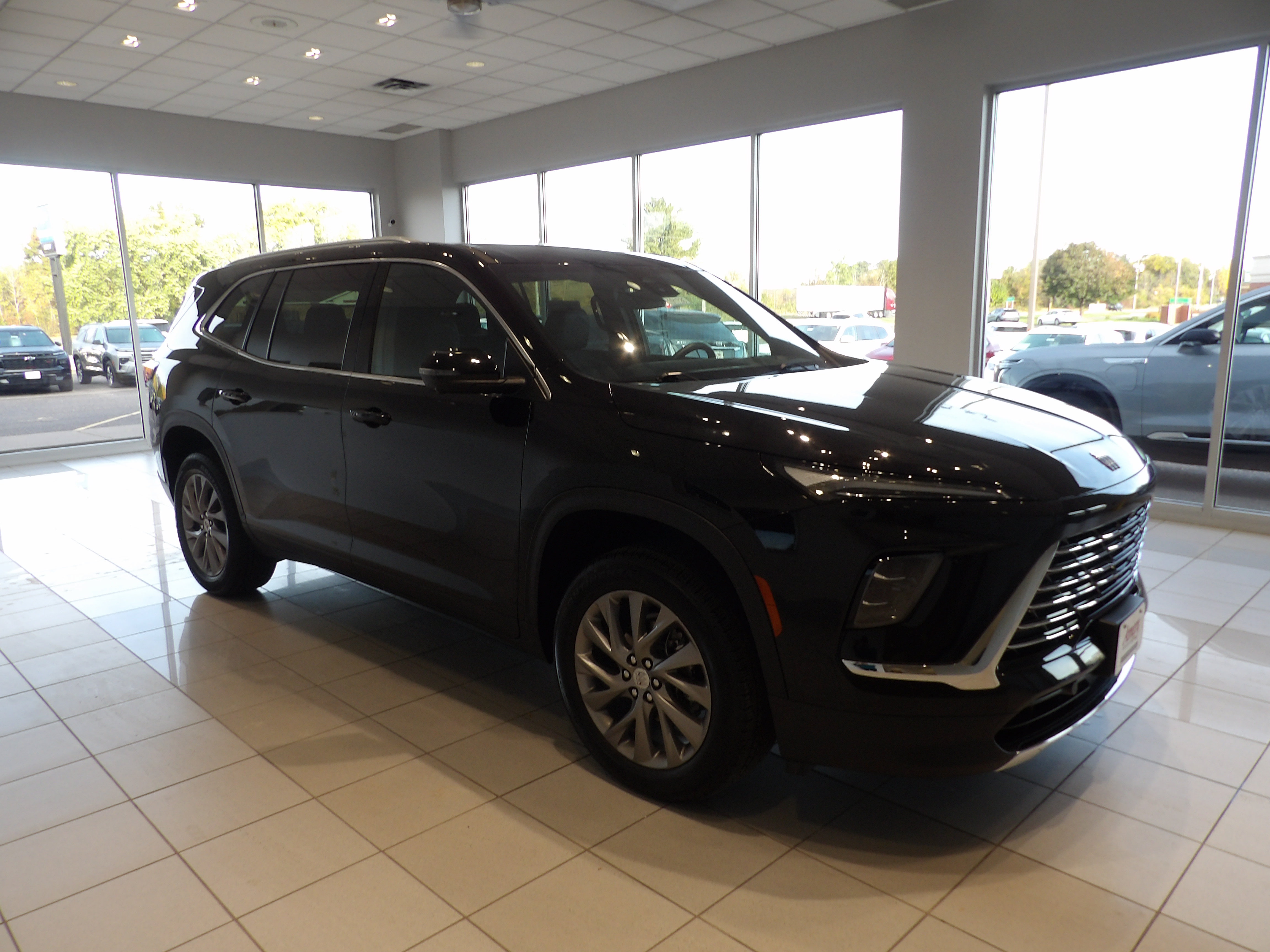 Used 2025 Buick Enclave Preferred w/ Power Package AWD/4WD image 4