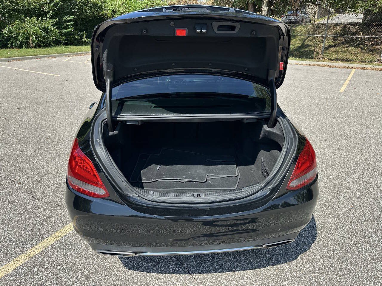 Used 2018 Mercedes-Benz C 300 4MATIC Sedan image 4