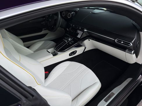 Used 2025 Aston Martin V8 Vantage Coupe RWD image 27