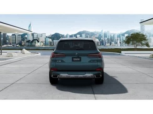 New 2025 BMW X5 xDrive40i w/ Climate Comfort Package image 5