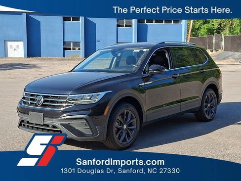 Used 2022 Volkswagen Tiguan SE FWD image 1