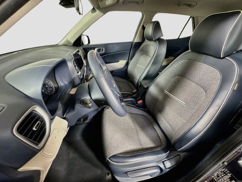 Used 2022 Hyundai Venue Limited FWD image 17