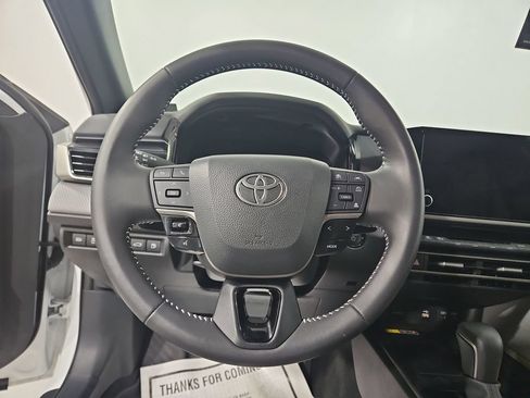 Used 2025 Toyota Camry Hybrid FWD image 14