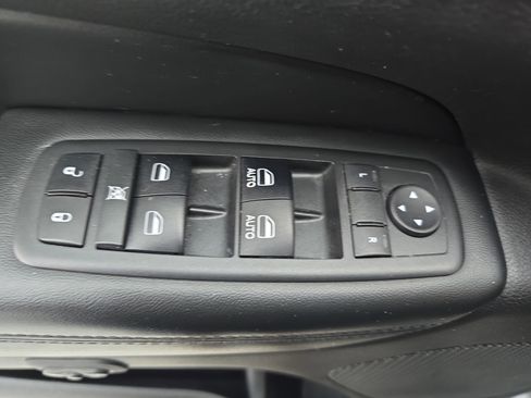 Used 2018 Jeep Grand Cherokee Limited image 26