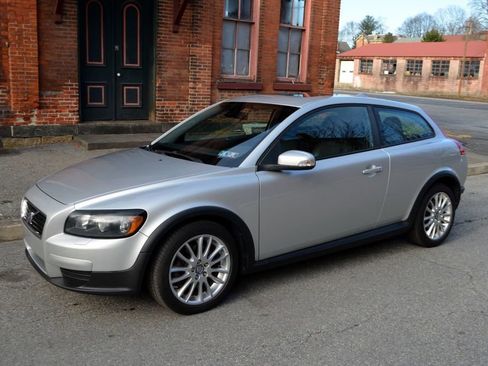 Used 2010 Volvo C30 T5 image 2