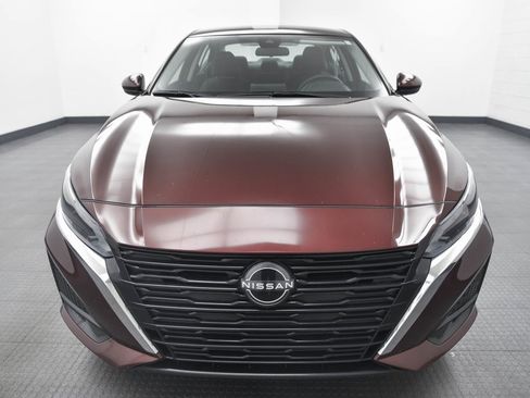 Used 2023 Nissan Altima 2.5 SV image 2