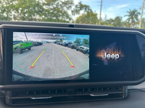 Used 2024 Jeep Wrangler Unlimited Sahara AWD/4WD image 14