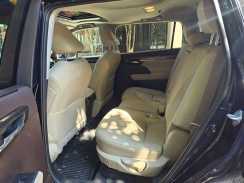 Used 2021 Toyota Highlander Limited AWD/4WD image 10